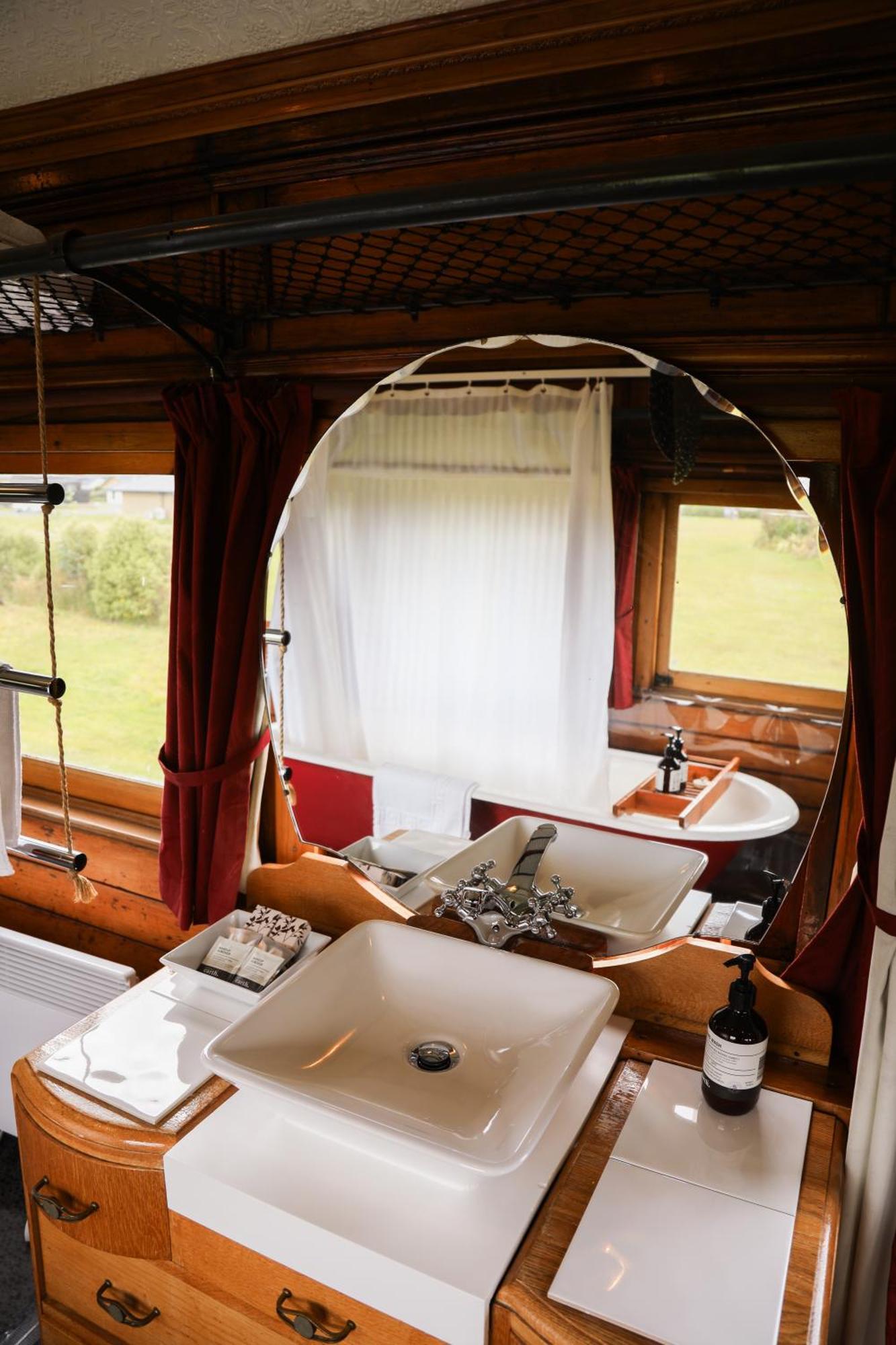 เท อเนา ลอดจ์ Bed & Breakfast เทอาเนา ภายนอก รูปภาพ